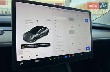 Седан Tesla Model 3 2021 в 
