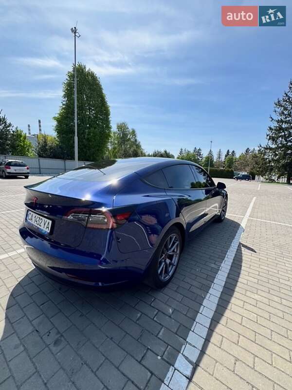 Седан Tesla Model 3 2023 в Луцке