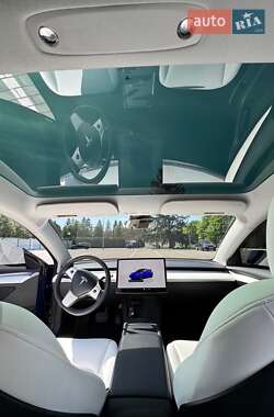 Седан Tesla Model 3 2023 в Луцке
