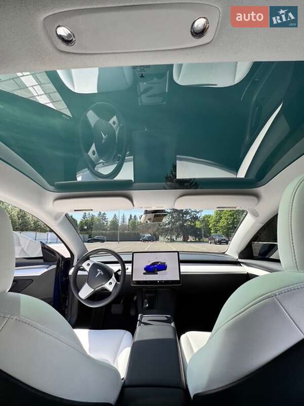 Седан Tesla Model 3 2023 в Луцке