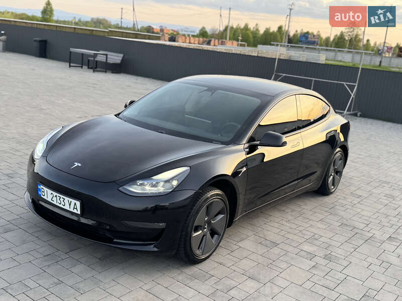 Седан Tesla Model 3 2021 в Калуше
