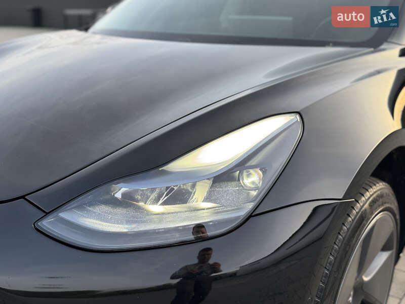 Седан Tesla Model 3 2021 в Калуше