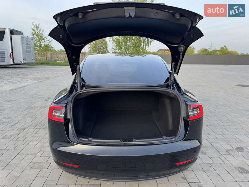 Седан Tesla Model 3 2021 в Калуше