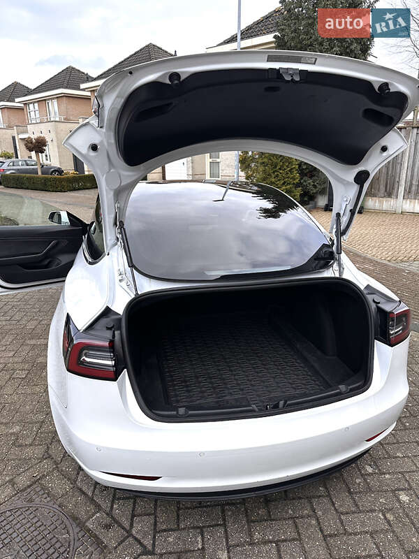 Седан Tesla Model 3 2018 в Киеве фото 9 Седан Tesla Model 3 2018 в Киеве