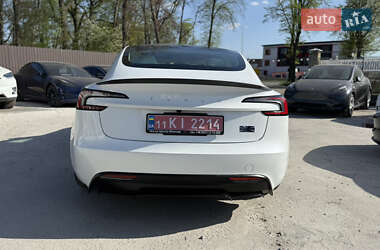 Седан Tesla Model 3 2024 в 