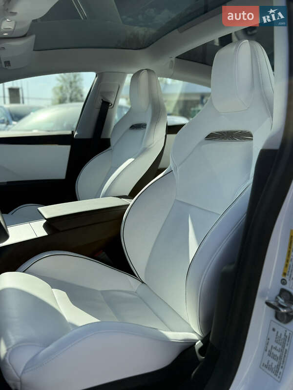 Седан Tesla Model 3 2024 в Виннице