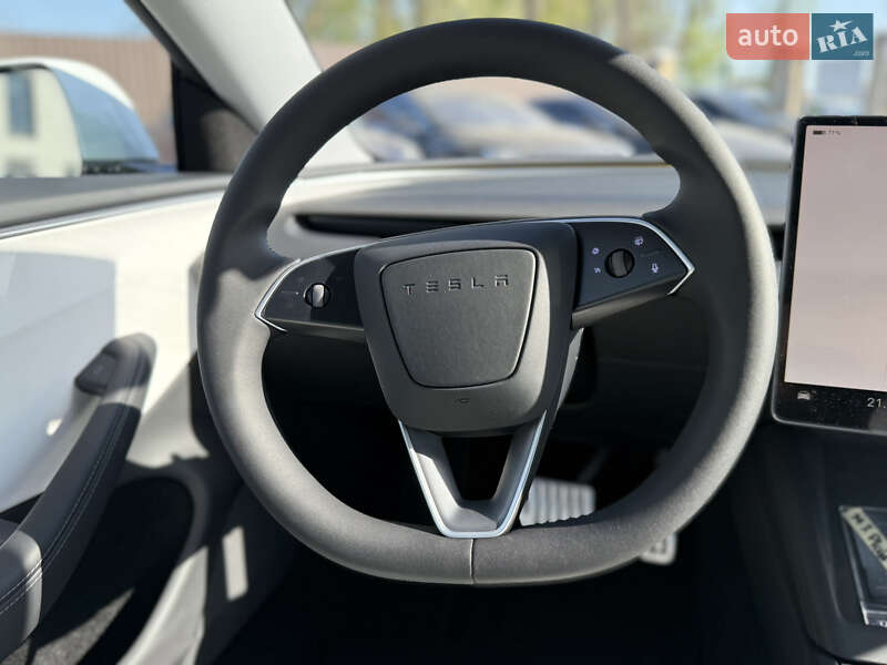 Седан Tesla Model 3 2024 в Виннице