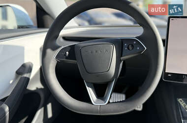 Седан Tesla Model 3 2024 в 