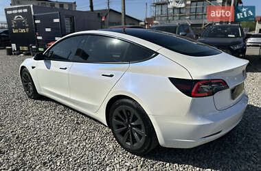 Седан Tesla Model 3 2022 в 