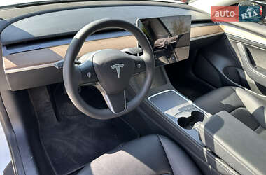 Седан Tesla Model 3 2022 в 
