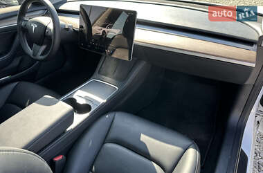 Седан Tesla Model 3 2022 в 