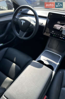 Седан Tesla Model 3 2022 в 