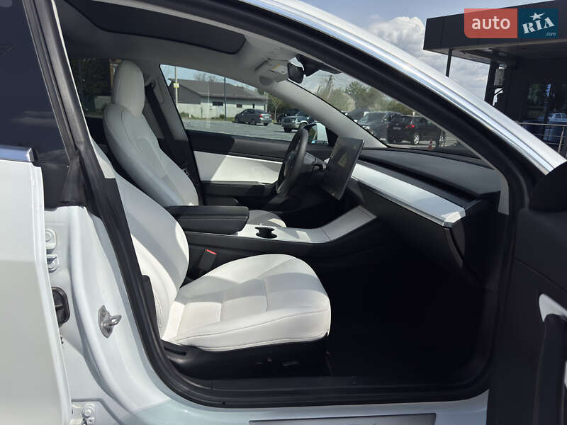 Седан Tesla Model 3 2019 в Виннице
