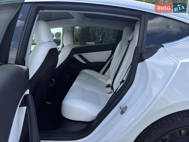 Седан Tesla Model 3 2019 в Виннице