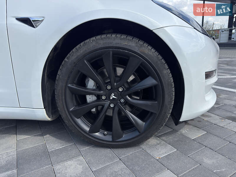 Седан Tesla Model 3 2019 в Виннице
