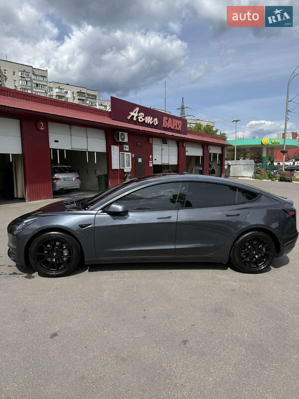 Седан Tesla Model 3 2022 в Вишгороді
