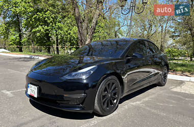 Седан Tesla Model 3 2022 в 