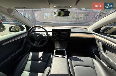 Седан Tesla Model 3 2022 в 