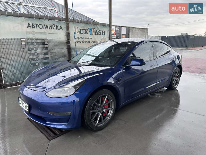 Седан Tesla Model 3 2022 в 