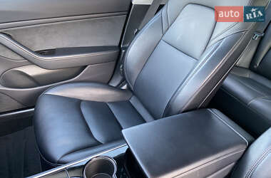 Седан Tesla Model 3 2019 в 