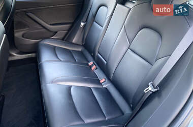 Седан Tesla Model 3 2019 в 
