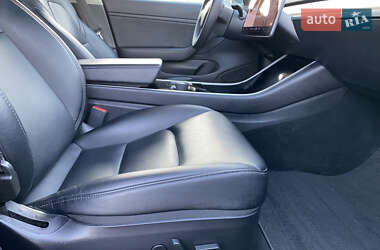 Седан Tesla Model 3 2019 в 