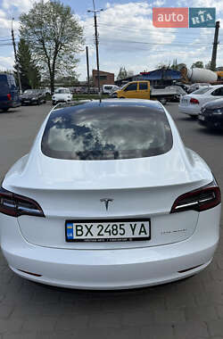 Седан Tesla Model 3 2020 в 