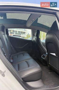 Седан Tesla Model 3 2020 в 