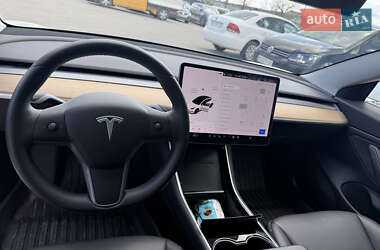 Седан Tesla Model 3 2020 в 