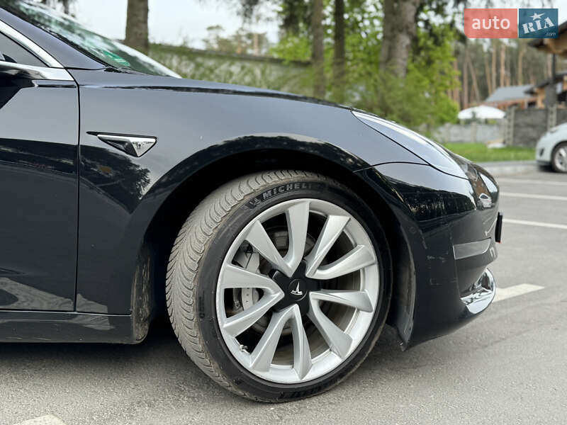 Седан Tesla Model 3 2019 в Дубно