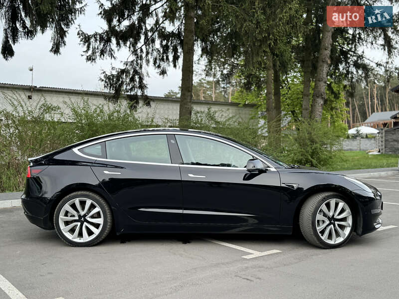 Седан Tesla Model 3 2019 в Дубно