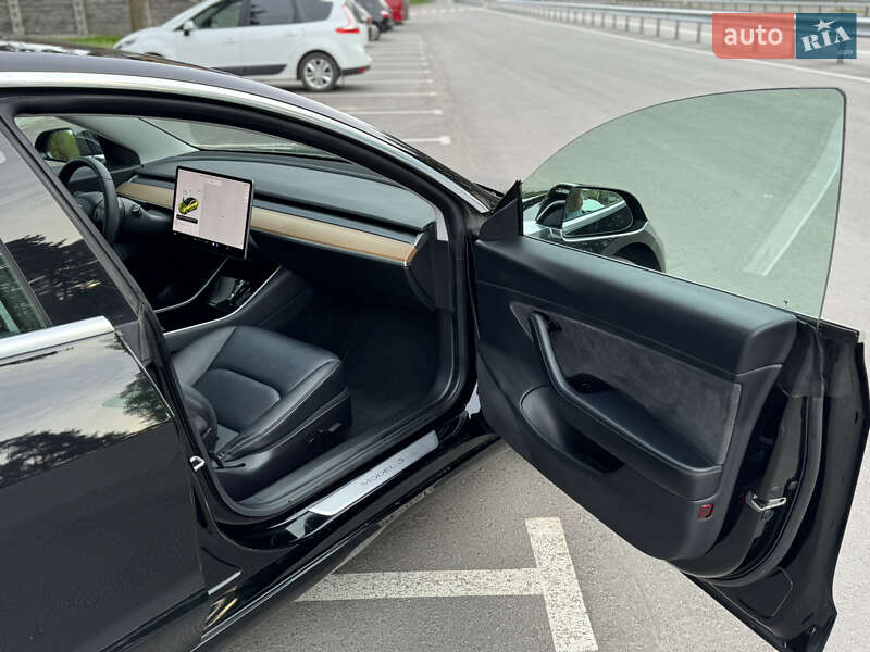 Седан Tesla Model 3 2019 в Дубно
