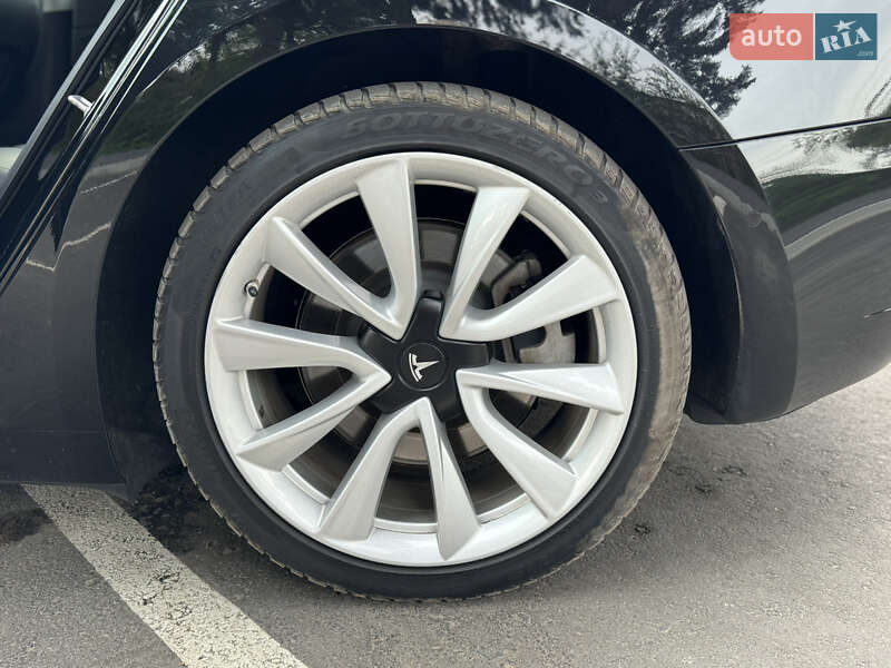 Седан Tesla Model 3 2019 в Дубно