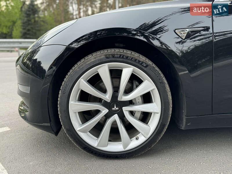 Седан Tesla Model 3 2019 в Дубно