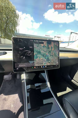Седан Tesla Model 3 2019 в 