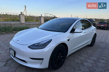 Седан Tesla Model 3 2022 в 