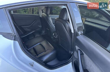 Седан Tesla Model 3 2022 в 