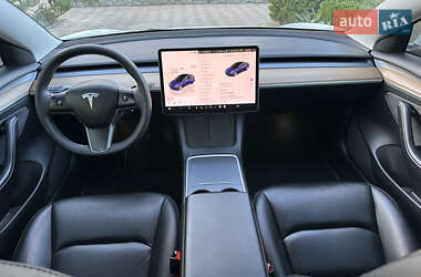 Седан Tesla Model 3 2022 в 