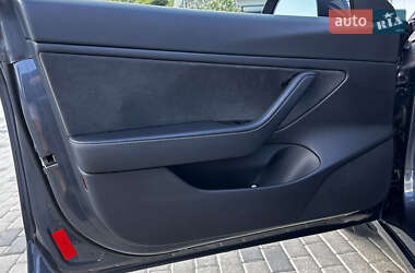 Седан Tesla Model 3 2020 в 