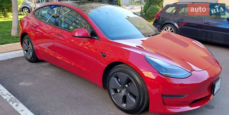 Седан Tesla Model 3 2022 в Киеве