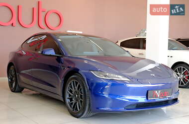 Седан Tesla Model 3 2025 в 