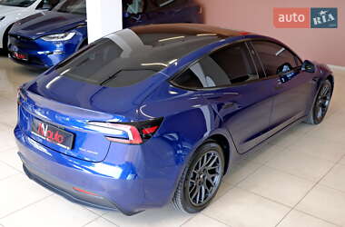 Седан Tesla Model 3 2025 в 