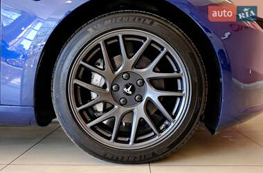 Седан Tesla Model 3 2025 в 