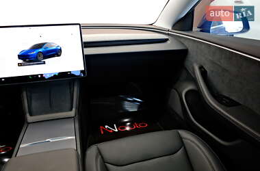 Седан Tesla Model 3 2025 в 