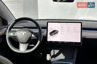 Седан Tesla Model 3 2023 в 