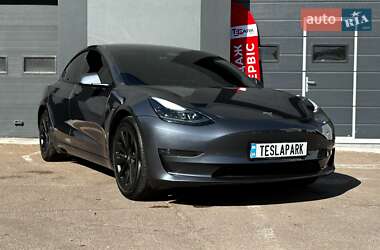 Седан Tesla Model 3 2023 в 