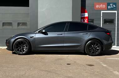 Седан Tesla Model 3 2023 в 