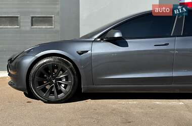 Седан Tesla Model 3 2023 в 