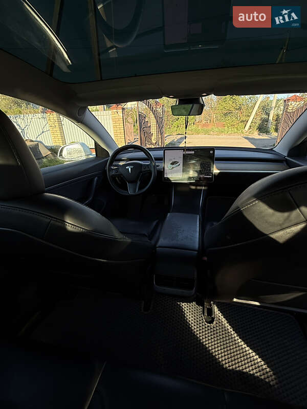 Седан Tesla Model 3 2020 в Львові
