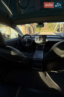 Седан Tesla Model 3 2020 в 